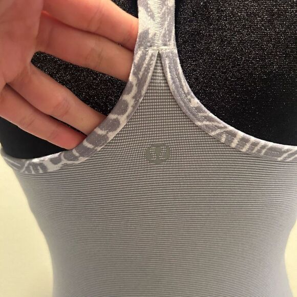 Lululemon Size 4 Racerback Gray Top - Picture 6 of 8